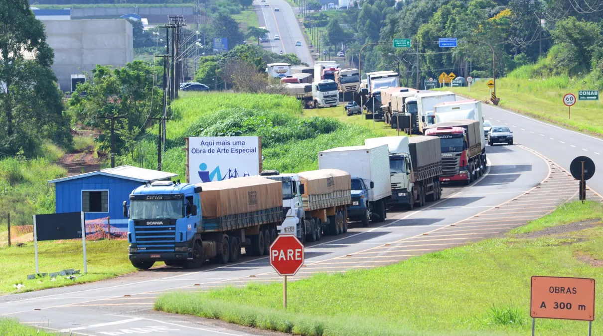 Apucarana: Caminhoneiros na BR-376 - Foto: Delair Garcia - imagem ilustrativa