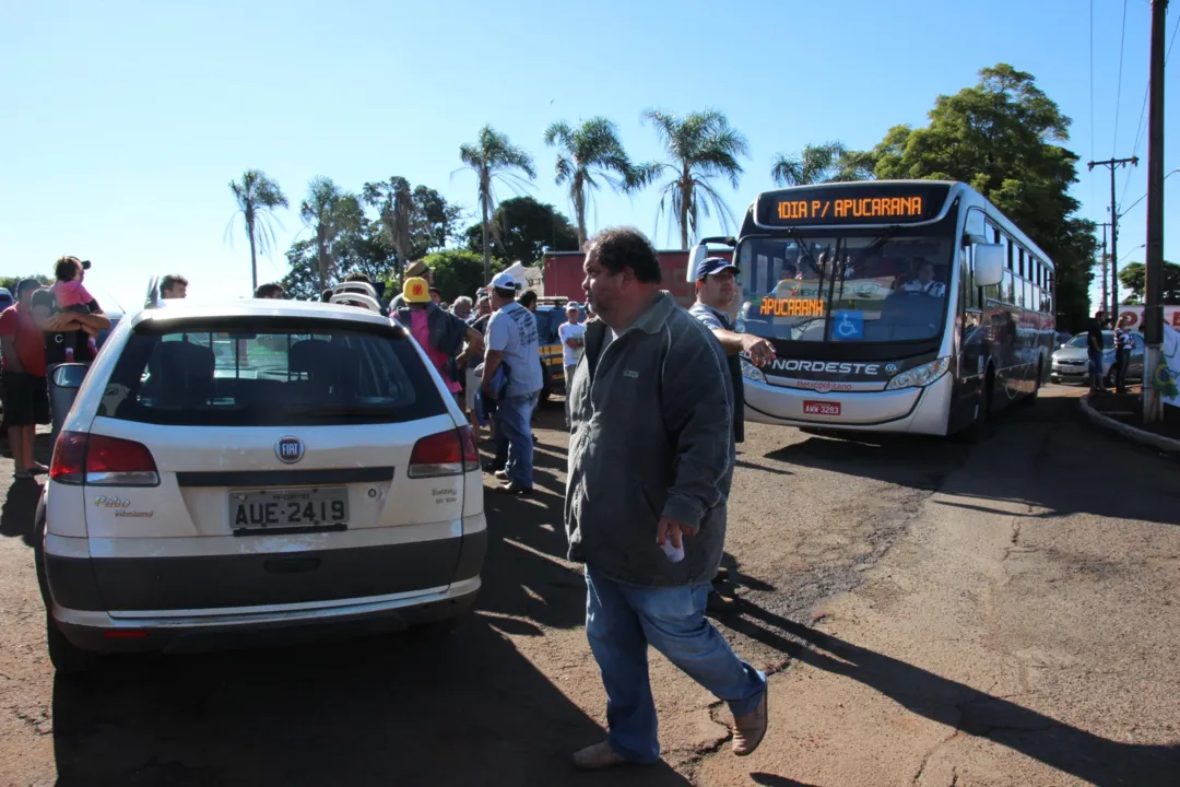 Apesar de determinação judicial para desobstruir rodovias, caminhoneiros mantêm bloqueio em Apucarana - Foto: Dirceu Lopes