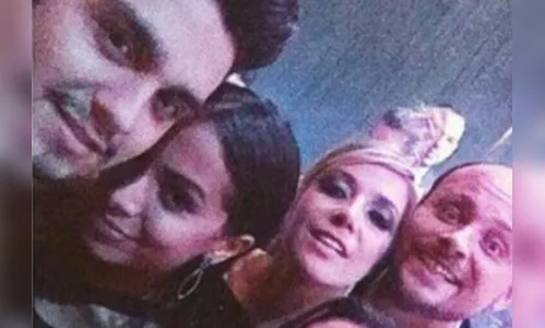 Após festa de casamento, Anitta vai embora no carro de Luan Santana