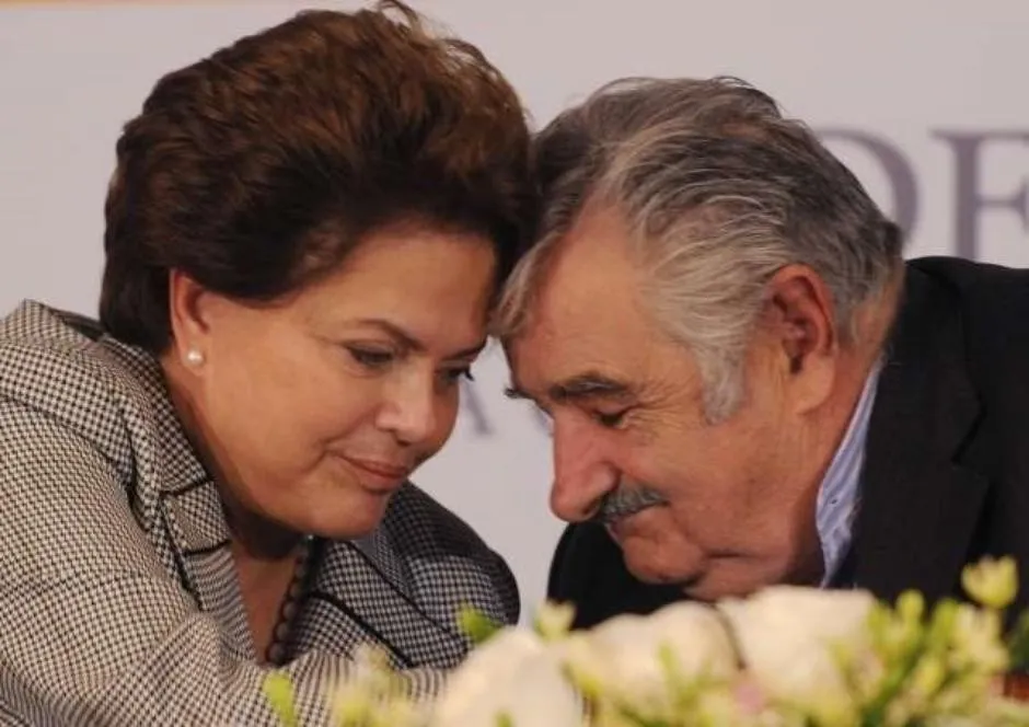 O presidente e seu sucessor também estiveram presentes na posse de Dilma, em janeiro Foto: Mujica Haciendo Cosas / Reprodução