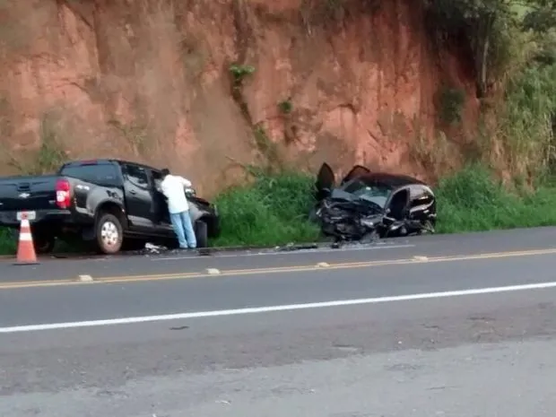 Dois carros colidiram na Rondon em Botucatu (Foto: Divulgação / Guarda Municipal de Botucatu)