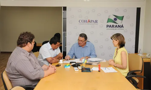 Godoy Moreira e Cohapar discutem construção 128 casas no município