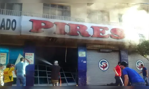 Incêndio em supermercado mobiliza Bombeiros em Faxinal