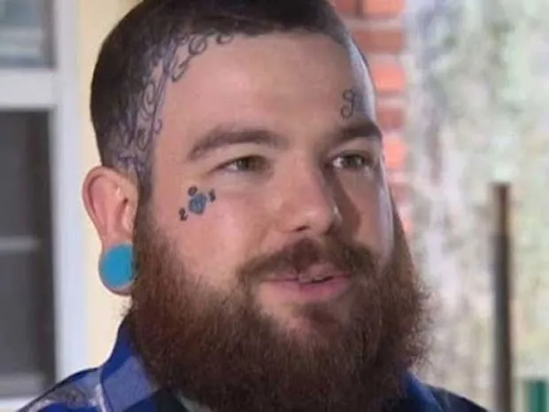 Erik Leighton foi expulso de restaurante por causa de tatuagens faciais (Foto: Reprodução/YouTube/USA Today)
