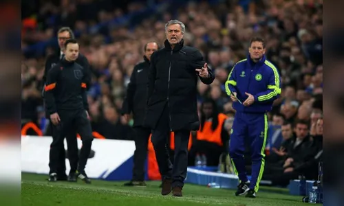 ​Chelsea decide renovar com Mourinho após queda para PSG