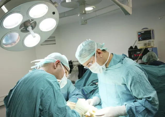 Cientista afirma que o primeiro transplante de cabeça pode acontecer até 2017
