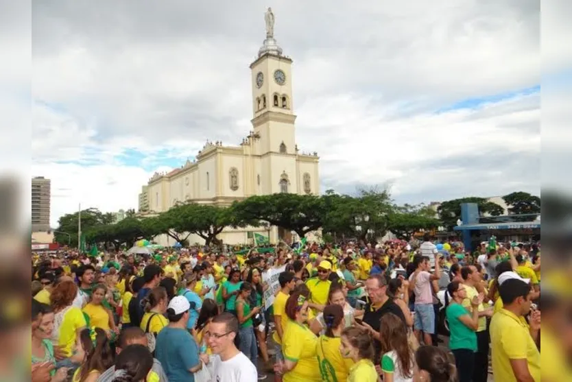  ​Apucarana é palco de mais um protesto contra Dilma - FOTO TNONLINE 