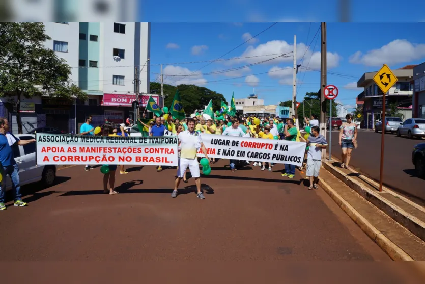  O protesto foi organizado pela maçonaria e contou com apoio da associação médica (Foto/Ivan Maldonado) 