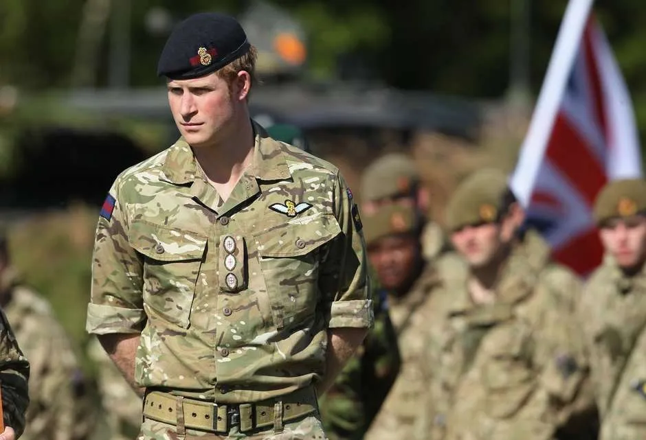 Quarto na ordem de sucessão ao trono britânico, Harry encerrará sua carreira no Exército após uma missão de um mês - Foto: Divulgação