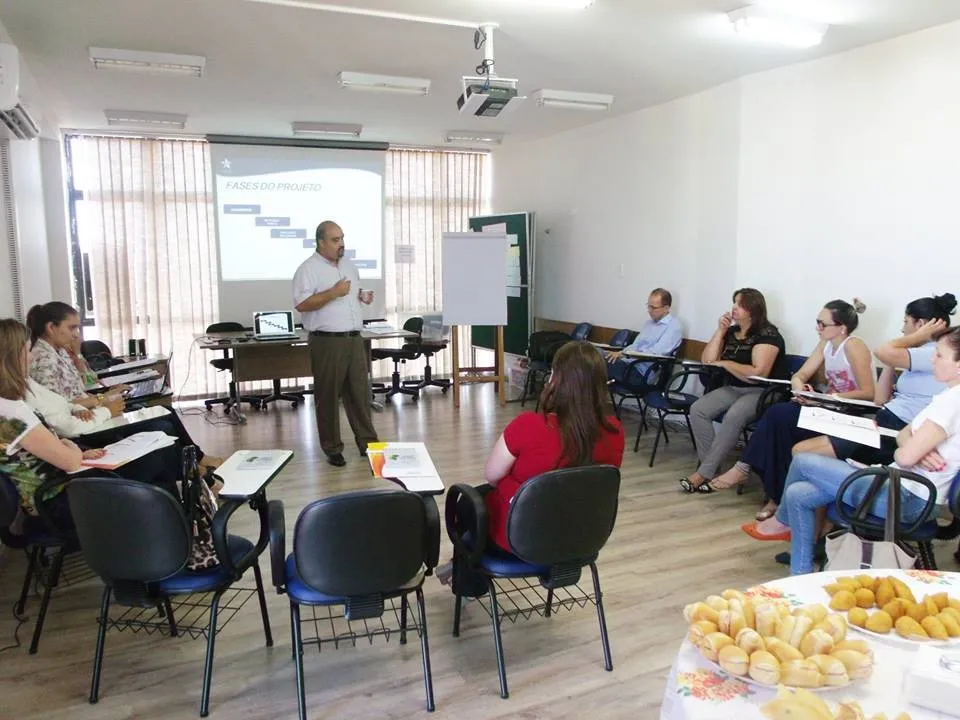  Consultor Antônio Alves de Oliveira Filho durante treinamento em Apucarana