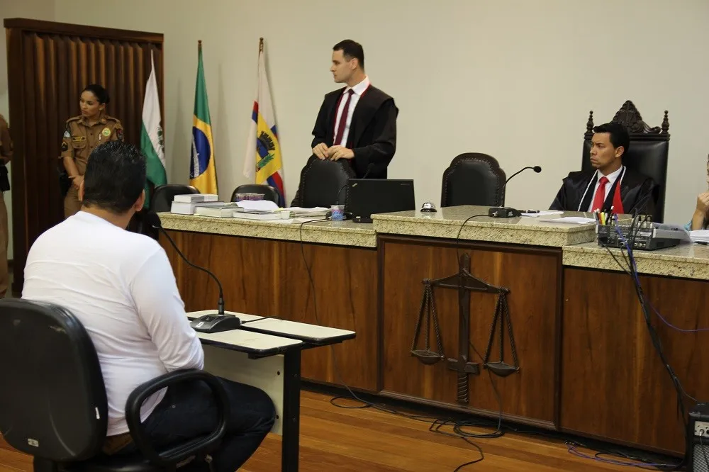 A sessão do Tribunal é presidida pelo juiz Oswaldo Soares Neto, diretor do Fórum Desembargador Clotário de Macedo Portugal - Foto: Bruno Leonel