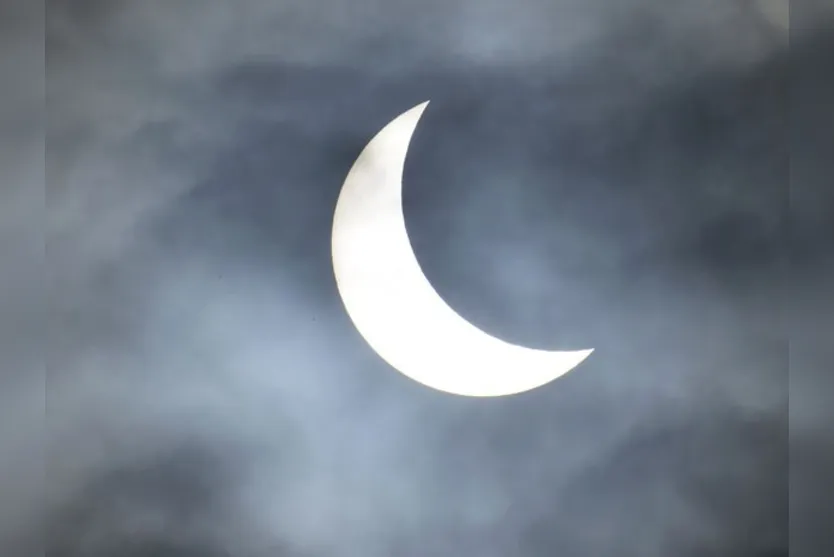  Eclipse parcial do Sol é visto perto de Bridgwater, no sudoeste da Inglaterra, nesta sexta-feira (20) (Foto: Toby Melville/Reuters) 