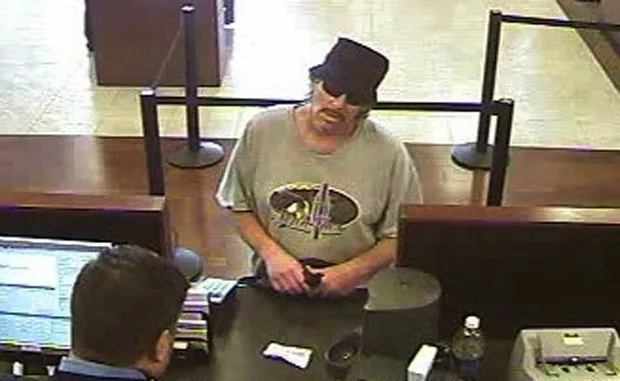 Ladrão roubou banco em Henderson, no estado de Nevada (EUA), e depois fugiu a pé (Foto: Henderson Police Department/AP)