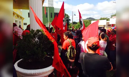 Integrantes do MST acampam em frente à prefeitura de Rio Branco