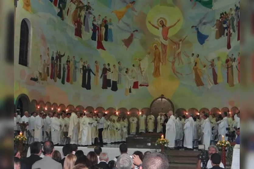 Católicos lotaram catedral de Apucarana em comemoração ao Jubileu da Diocese