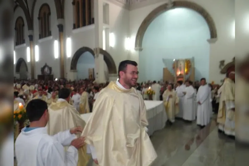 Católicos lotaram catedral de Apucarana em comemoração ao Jubileu da Diocese