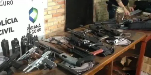 Várias armas foram apreendidas com o bando - Foto: Divulgação