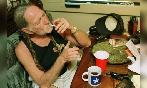 Cantor Willie Nelson vai lançar marca de maconha até o fim do ano