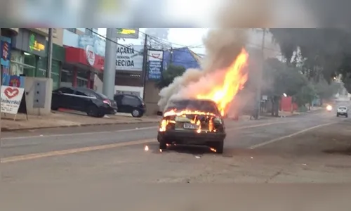 ​Incêndio destrói veículo no centro de Ortigueira