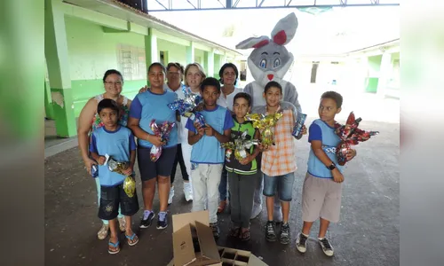 Alunos recebem ovos de Páscoa em São Pedro do Ivaí
