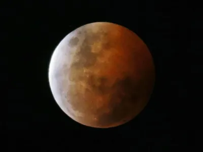 Lua terá tonalidade avermelhada. - Foto: Jason Reed/Reuters)