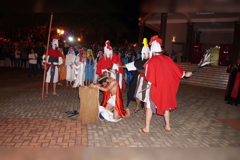  A “Via Crucis” foi encenada pelo Grupo Galera de Cristo (GGC) e reviveu o calvário de Jesus (Foto/Ivan Maldonado) 