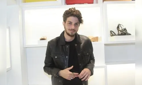 Chay Suede anda reclamando nos bastidores de novela