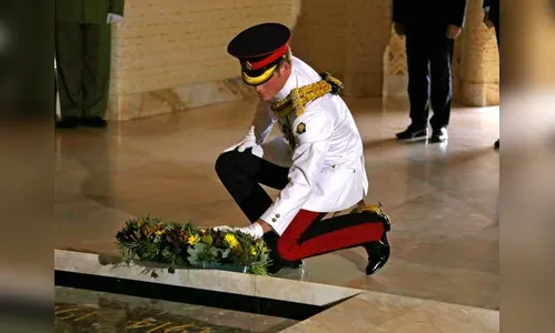 Príncipe Harry chega à Austrália para servir nas Forças Armadas por 1 mês