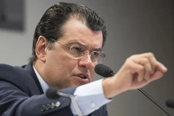 No Senado, Eduardo Braga afirma que denúncias de corrupção na Petrobras tem provocado a paralisação de obras e projetosMarcelo Camargo/Agência Brasil