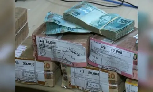 Polícia Federal prende servidora da Caixa Econômica com R$ 430 mil