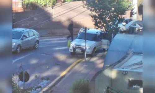 ​Acidente envolve caminhonete e ônibus em Apucarana