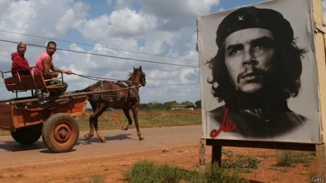 É possível achar imagens de Che Guevara por toda Cuba, mas para especialista ele é mito do passado - imagem Getty