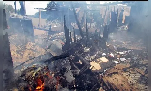 Idoso cadeirante morre carbonizado dentro de casa