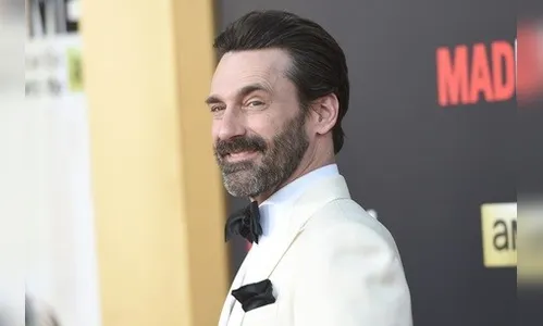 ​Nos anos 90, Jon Hamm, de Mad Men, cumpriu condicional por agredir calouro em universidade
