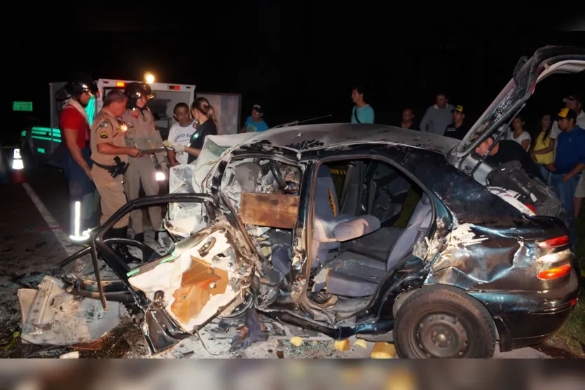   O motorista do Fiat Brava, José Ruts Aires, 59 anos também morreu  no local (Foto/Ivan Maldonado) 