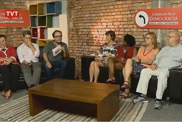 Participantes da mesa-redonda Conjuntura e Conservadorismo: Beijinho no Ombro pros Intolerantes debatem a redemocratização da comunicaçãoReprodução TV Brasil