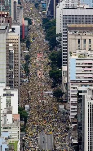 Em 15 de março, 210 mil pessoas protestaram em São Paulo. E hoje, quantos serão? Eduardo Enomoto/R7