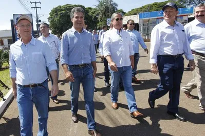 Governador Beto Richa na ExpoLondrina 2015, acompanhado pela secretária do Trabalho e Desenvolvimento Social, Fernanda Richa, pelo prefeito Alexandre Kireeff e demais autoridades. Londrina, 11/04/2015. Foto: Pedro Ribas/ANPr
