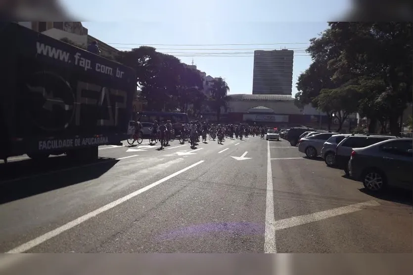  Passeio ciclístico mobiliza multidão em Apucarana-TNONLINE 