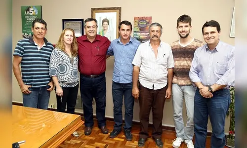 Prefeito Beto Preto recebe vereadores do Rio Bom 
