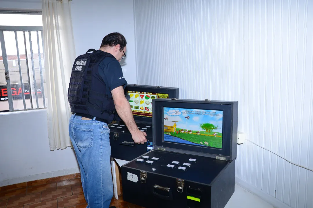 Polícia de Apucarana apreende máquinas caça-níqueis
