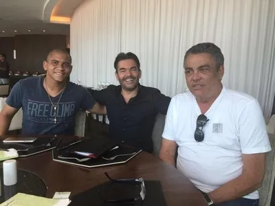 Na última semana, Walter apareceu em foto com empresário Téo Constantin e Paulo Carneiro, diretor do Atlético-PR (Foto:Reprodução)