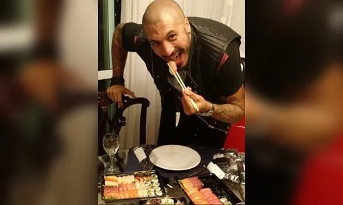 ​Fernando convida Aline e Amanda para sua festa de aniversário no domingo