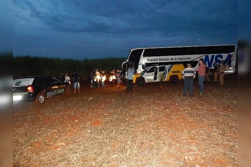  O bando fugiu em seguida, usando um carro e uma caminhonete escura (Ambos de modelos nõa confirmados) - Foto: Xavier - Paraná Ligado 