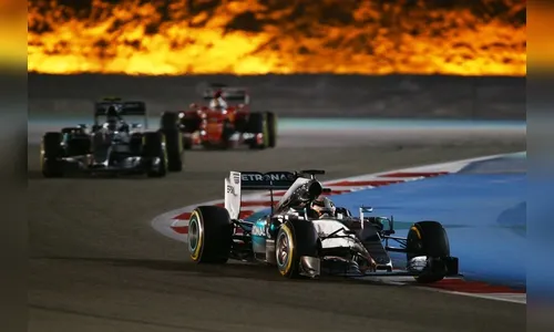 Hamilton vence, e Kimi surpreende Nico no GP do Bahrein; Massa é 10º