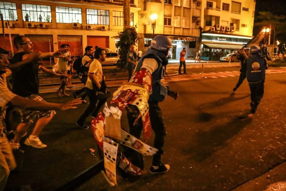 Os professores da rede estadual de São Paulo estão em greve há mais de 40 dias e pedem reajuste salarial de 75,3% - Foto: André Lucas Almeida / Futura Press
