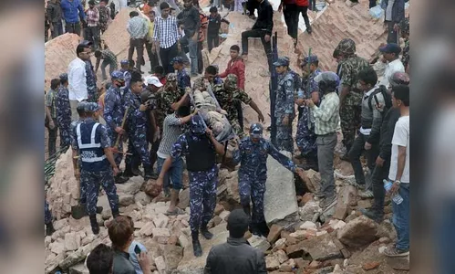​Forte terremoto no Nepal e na Índia deixa quase 900 mortos