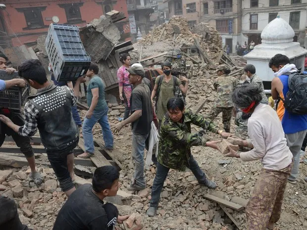 Capital Katmandu foi a mais afetada pelo sismo de magnitude 7,8 no sábado (25) (Foto: Prakash Mathema / AFP)