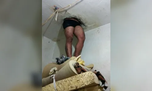 ​Detento fica enroscado em teto de delegacia no Paraná após tentar fugir