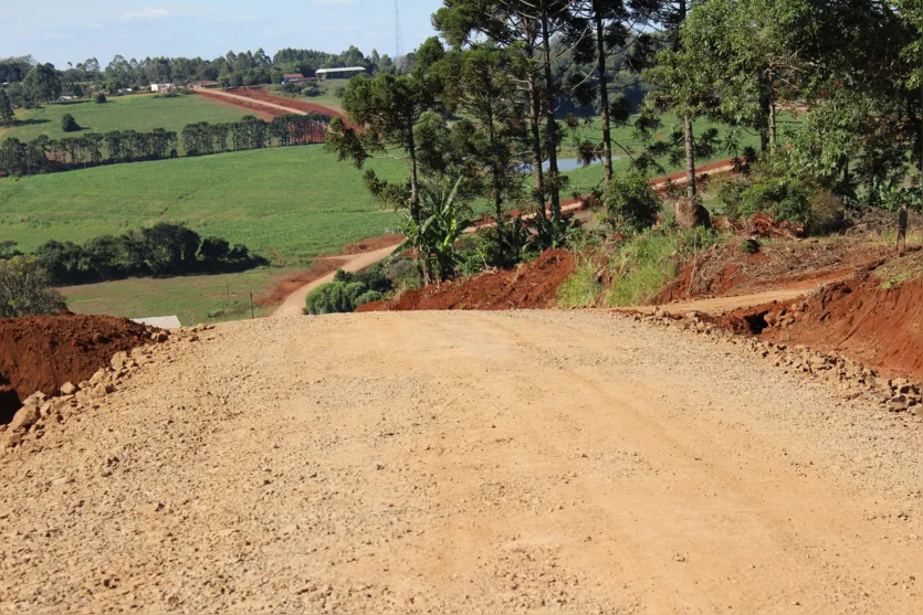  Com a readequação, o agricultor tem a garantia de tráfego normal e o escoamento da produção agrícola (Foto: Ana Paula Cruz/ Assessoria de Imprensa) 